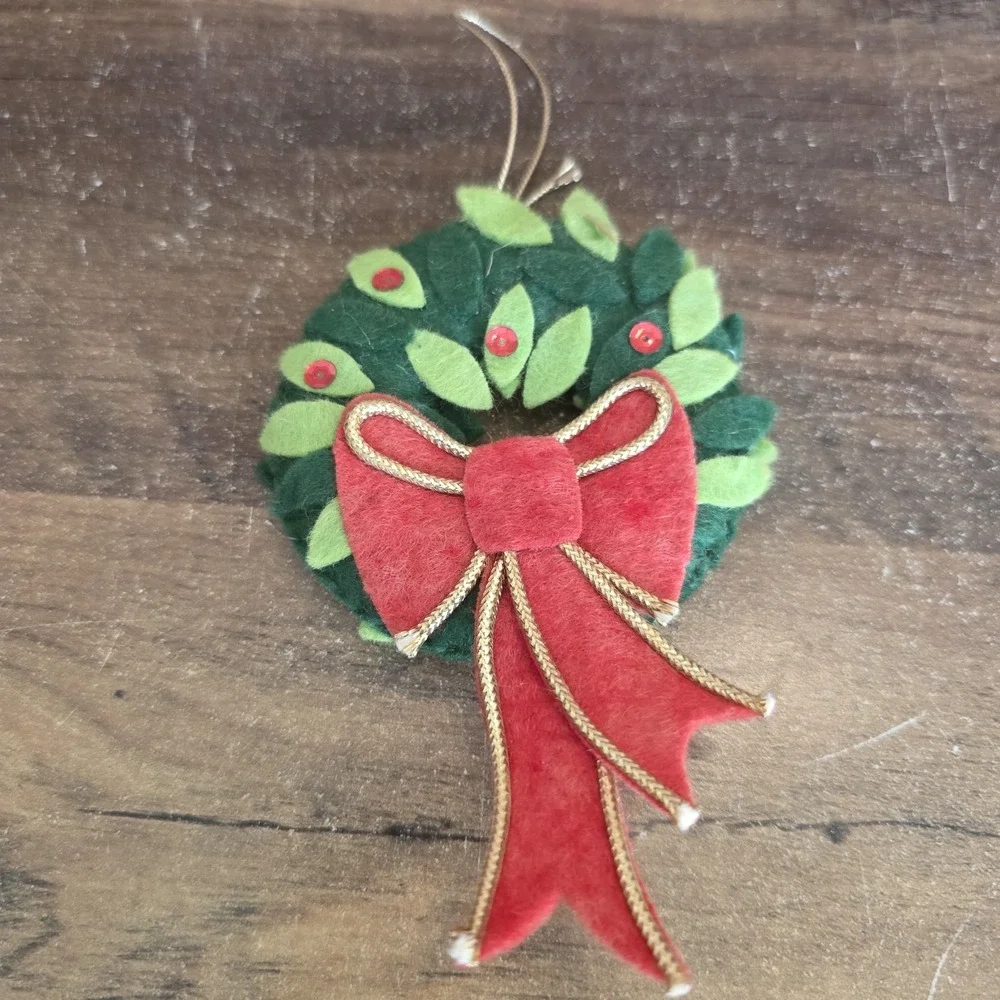 Wreath Christmas Tree Ornament‎ Green Red Gold Felt Bow Sequins Holiday Decor